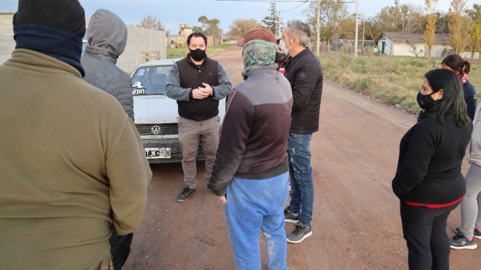 El concejal inició hace un tiempo distintas recorridas y visitas a barrios de esta ciudad. Las últimas fueron a Villa Mitre y a Villa Piazza Sur.