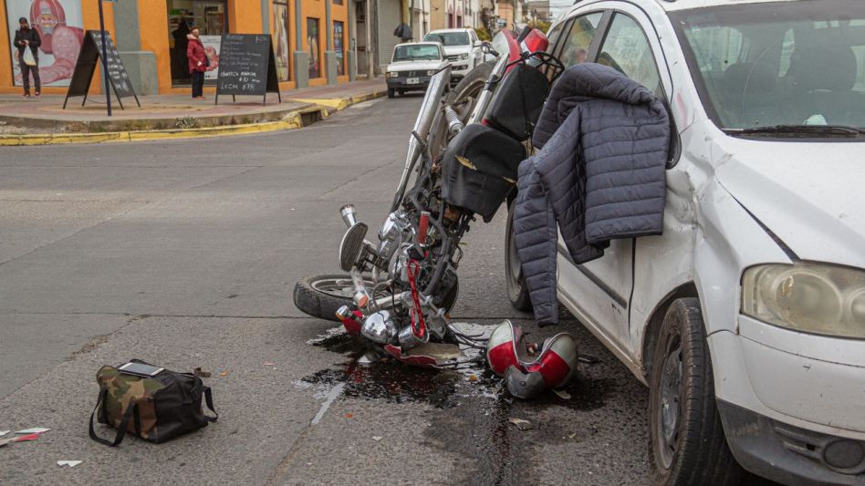 Un motociclista quedó internado luego de fuerte choque