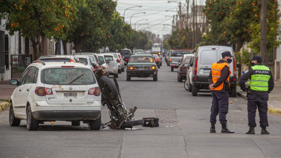 Un motociclista quedó internado luego de fuerte choque