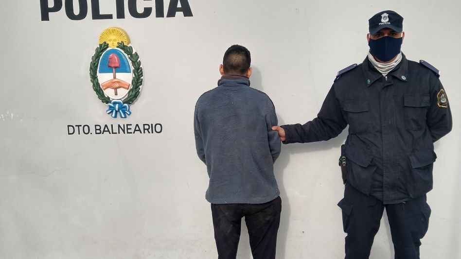 Un joven de 18 años quedó detenido ayer por un robo y un intento de robo en dos casas de Parque Pinasco. Los hechos sucedieron el miércoles que pasó. DESTACAMENTO BALNEARIO/PBA