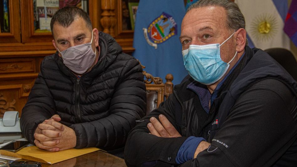 Sergio Berni. En su encuentro en Azul con el intendente Bertellys, el Ministro de Seguridad acordó trabajar para dotar de nuevos móviles a la Policía provincial en Azul.  NICOLÁS MURCIA
