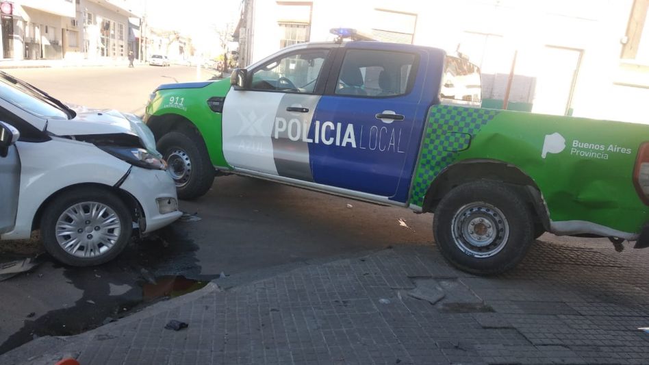 Chocó contra un patrullero y amenazó con autolesionarse con un arma blanca