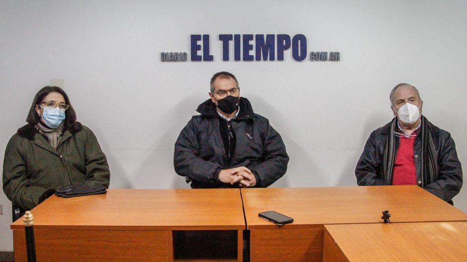 Los integrantes de la agrupación política Vecinos por Azul, Graciela Nogal, Guillermo Vieta y Julio Ginepro, cuando visitaron la redacción de diario EL TIEMPO.    ANGIE DÍAZ JACQUOT