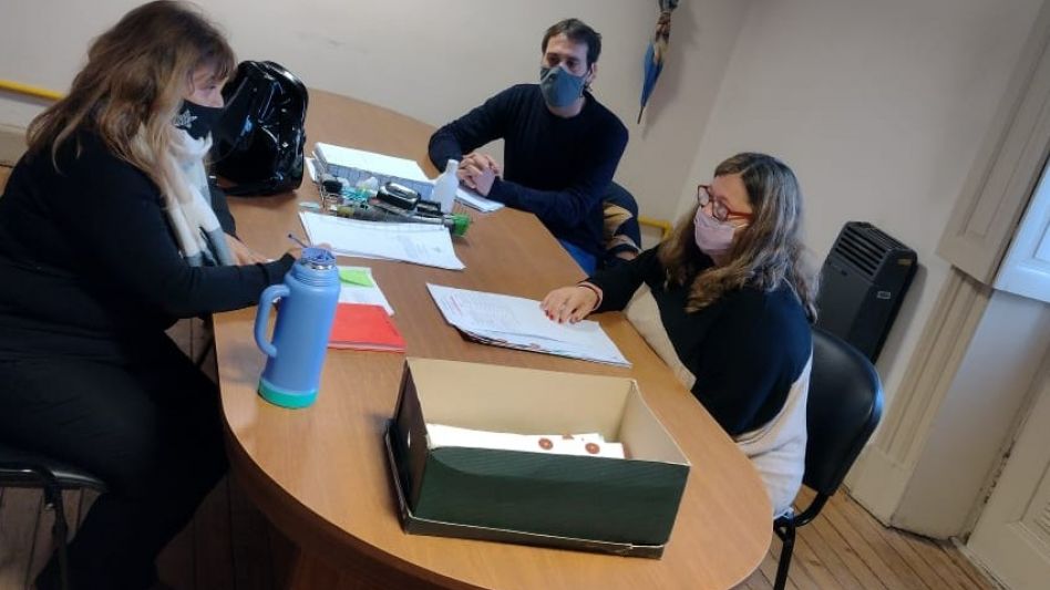 Gabriela Lambusta, Verónica Crisafulli y Silvio Santillán durante un tramo de la reunión. 