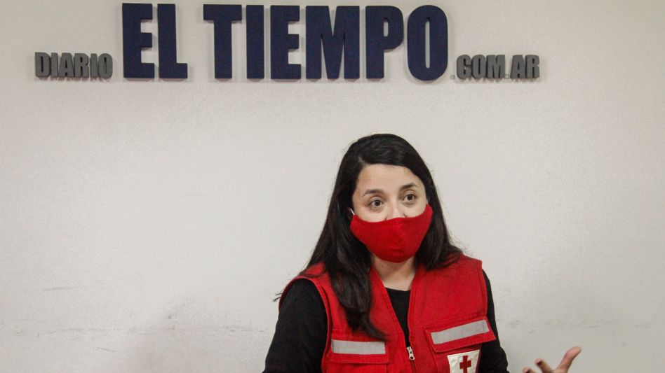 La referente de la Cruz Roja Filial Azul, Josefina Rodríguez Borda, ayer cuando visitó la redacción de diario EL TIEMPO y se refirió a los cursos que brindarán el 17 de este mes.    ANGIE DÍAZ JACQUOT