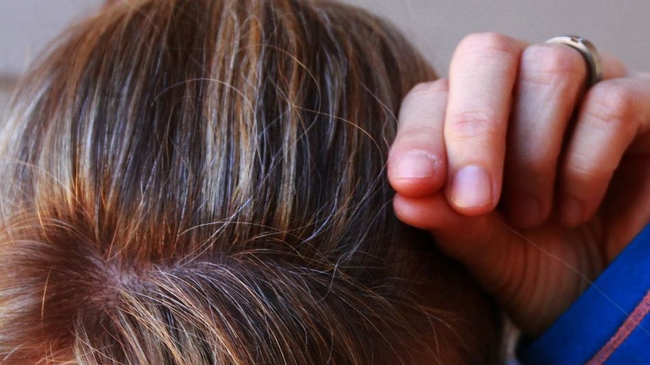 ¿Las canas pueden salir después de un episodio nervioso?