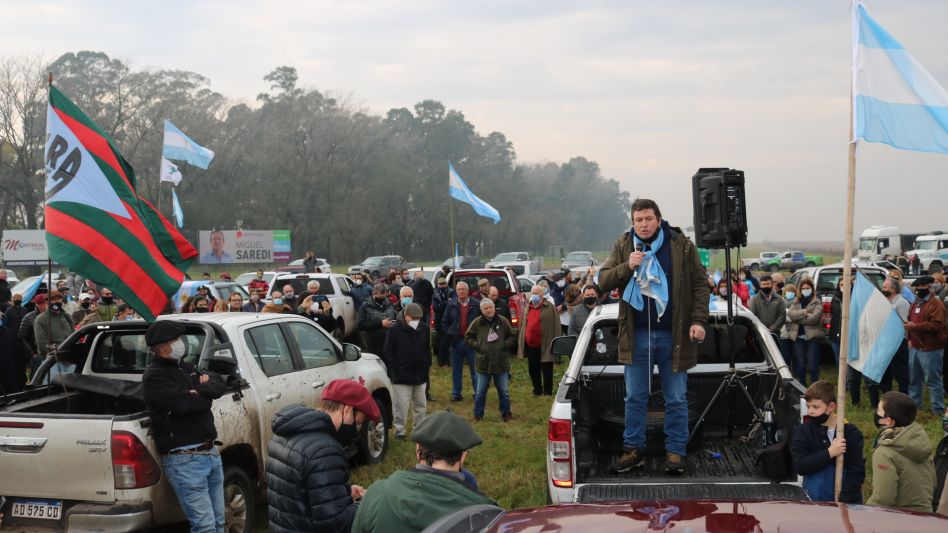 La protesta de cientos de productores, profesionales, comerciantes y  ruralistas en Azul