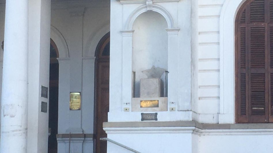  Rompieron el busto de Pedro Burgos en el Palacio Municipal