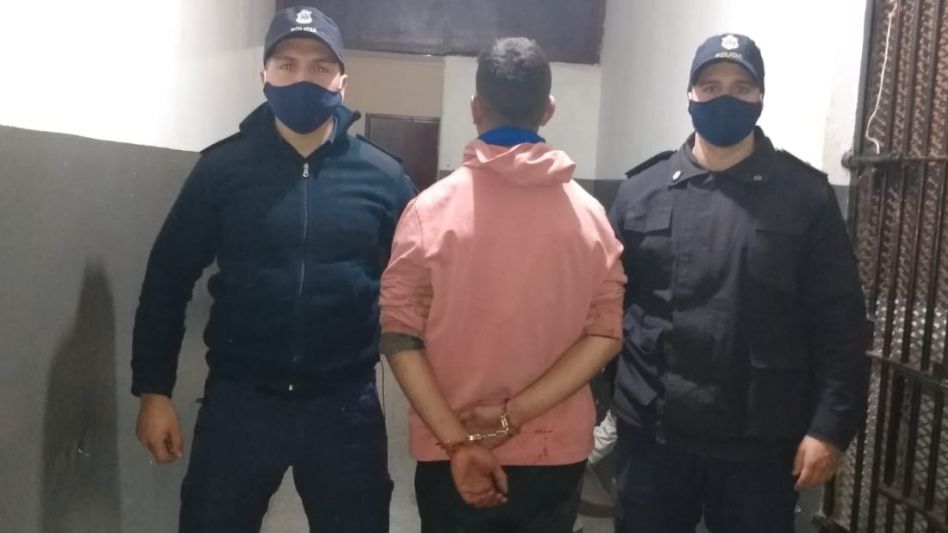 Los acusan de un violento robo a  una mujer y ahora están detenidos
