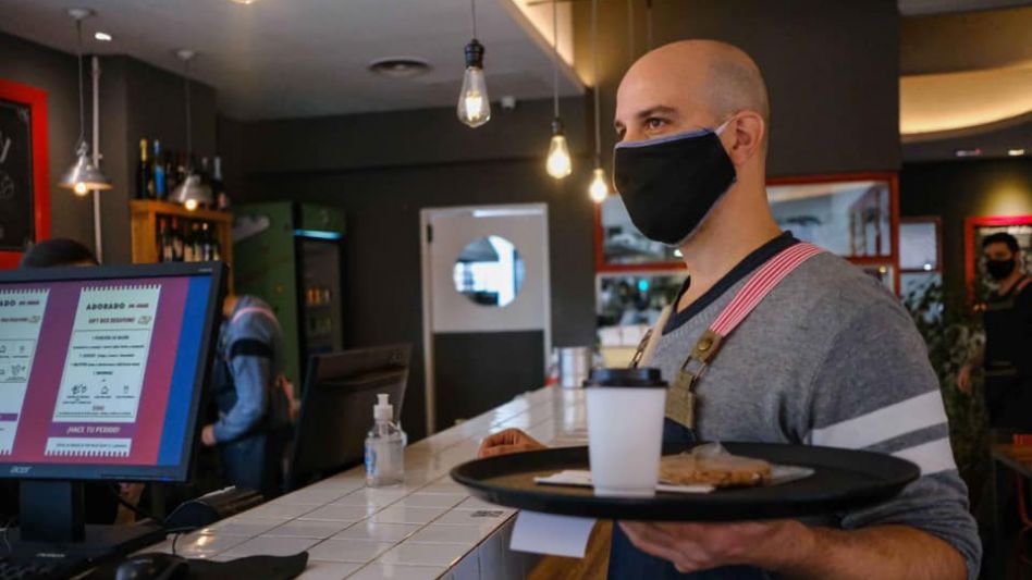 La Provincia analiza disponer que solo los vacunados ingresen a bares y restaurantes