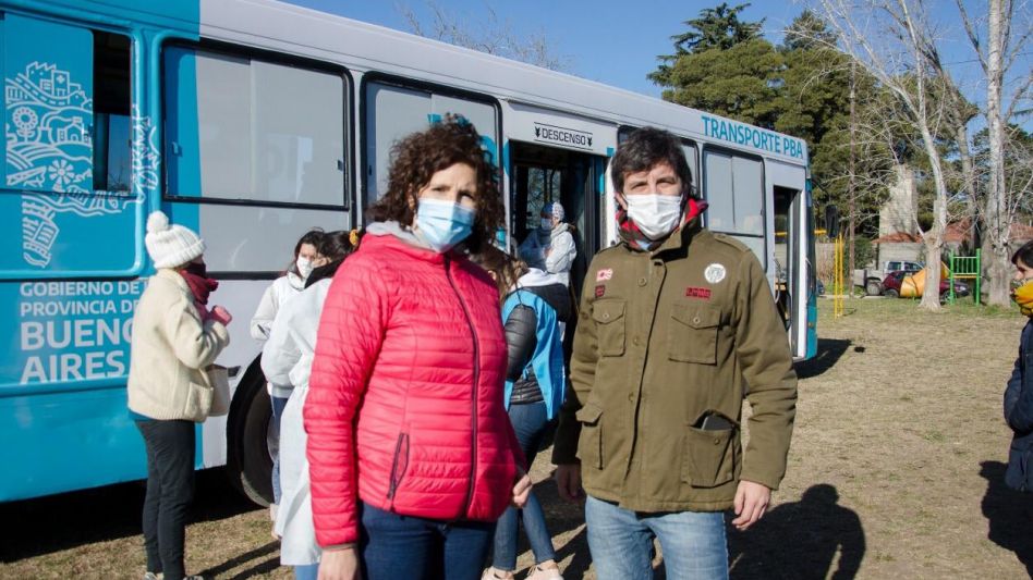 Álvarez Morello y Ramiro Borzi, máximas autoridades de Región Sanitaria IX, en una de las jornadas de vacunación itinerante. 