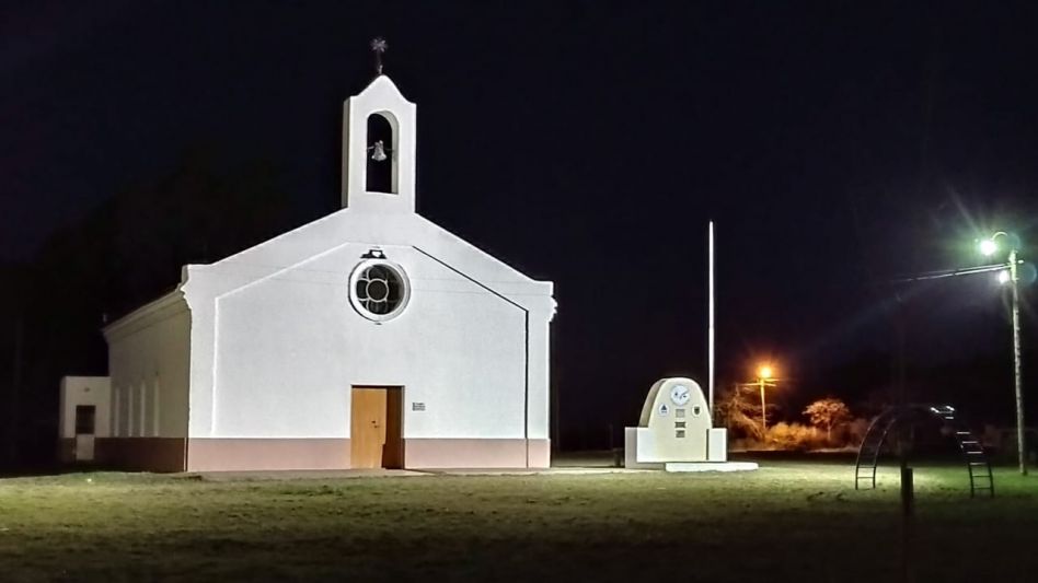 Todo lo recaudado de los libros será destinado a la Capilla de Colonia Nievas.   
