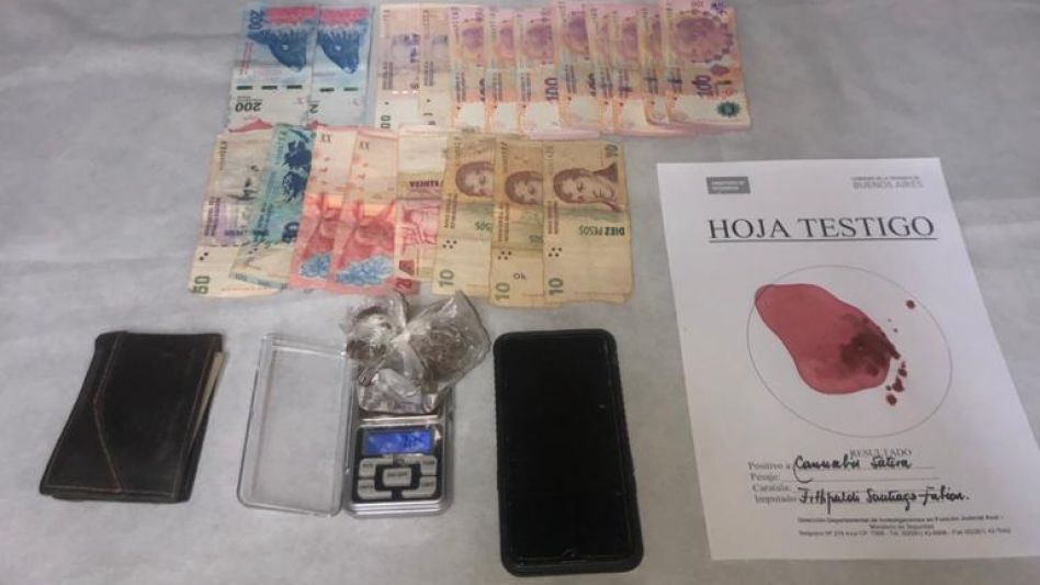   Tenía marihuana y lo arrestaron 