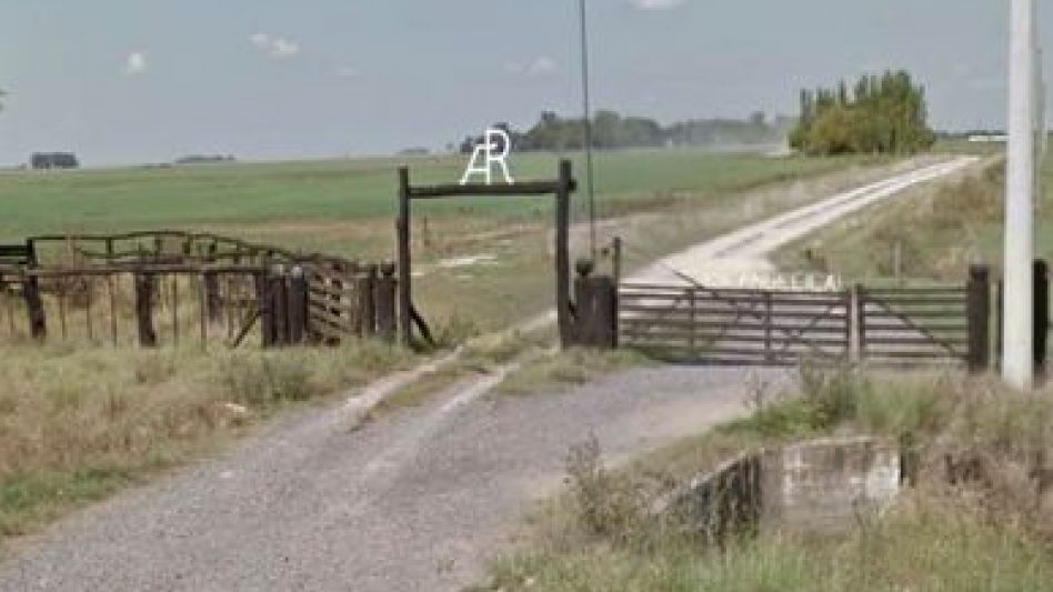 El hecho se produjo en ?La Angélica?, el campo de Juliana Romat, la titular de la Sociedad Rural de Azul. Ayer, la productora agropecuaria denunció lo sucedido en sede policial. FOTO: GOOGLE MAPS