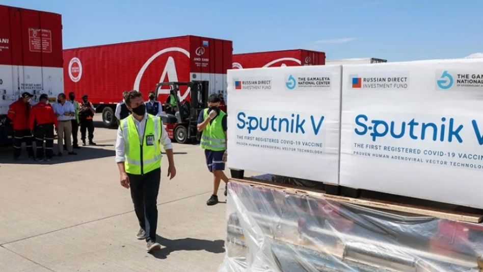 Una patóloga afirmó que "si no hay Sputnik, la solución es una segunda dosis de otra vacuna"