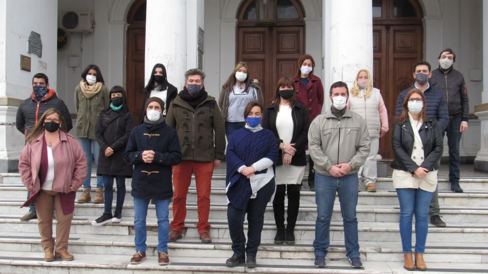 La edil María Inés Laurini es la candidata a concejal el primer lugar de Todos Azul y el músico y docente Guillermo ?Turco? Chiodi el postulante al Consejo Escolar.  