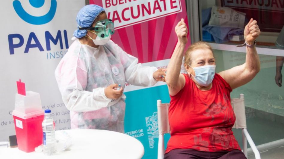 En agosto buscarán aplicar segundas dosis y completar los esquemas de los mayores de 50 años