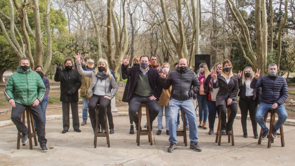 Los integrantes de la lista del FDT, que lleva a Nicolás Cartolano como primer candidato a concejal y a Guillermo Lojo como primer pre candidato a consejero escolar. FOTOS NICOLAS MURCIA
