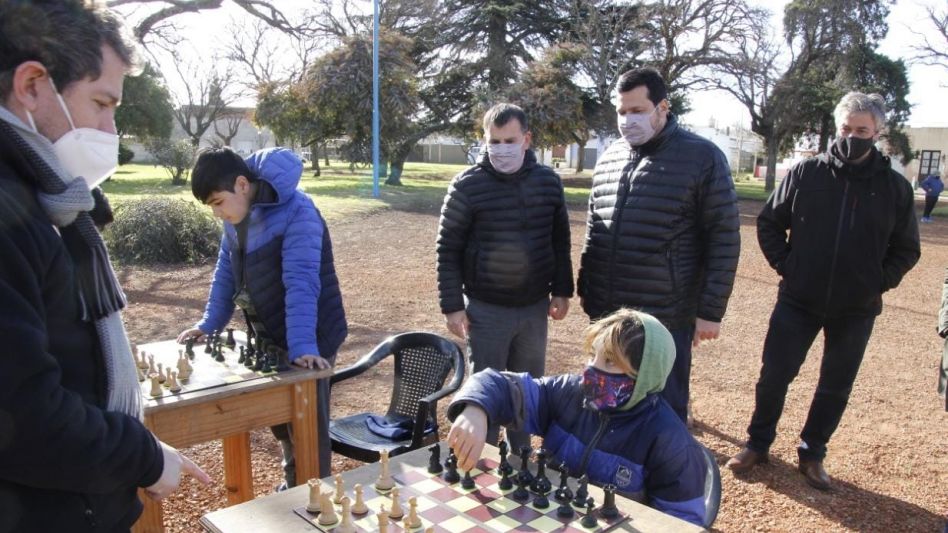 El Intendente participó del "Azul te abriga" en Cacharí