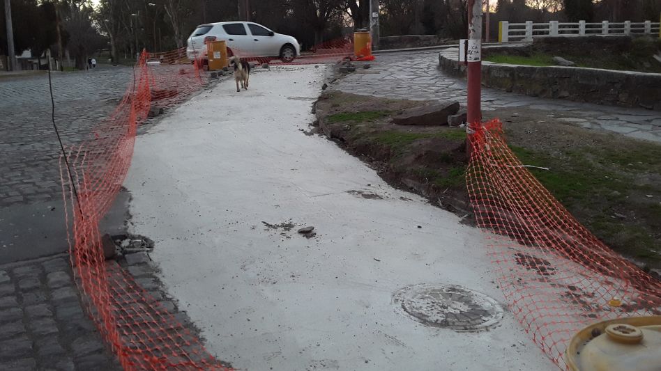 La obra que se realizó sobre uno de los laterales del puente Perón que no cuenta con una señalización adecuada y puede tranquilamente generar un siniestro vial.