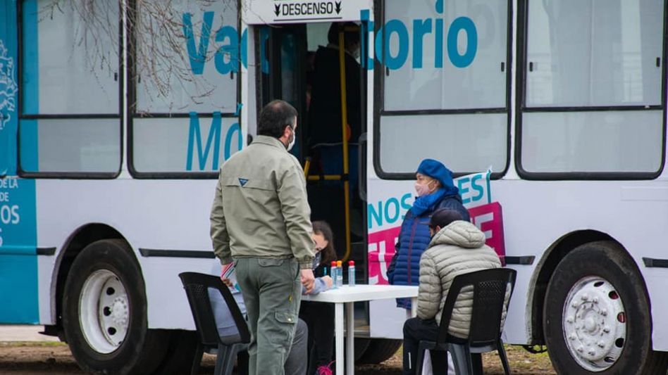 La posta de vacunación estará hoy de 15:30 a 17:30 en el barrio Plaza Oubiñas.