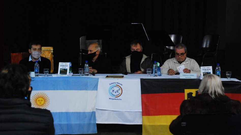 Se presentó el libro de un azuleño en Olavarría 