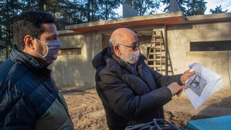 Ayer el jefe de Gabinete Alejandro Vieyra recorrió los trabajos de mejoras que se están desarrollando en el Balneario Municipal. 