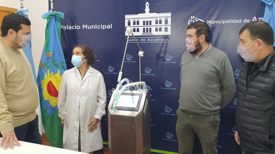 Se presentó ayer un respirador para atención de pacientes con COVID-19 que donaron empresarios olavarrienses para el Hospital Pintos. PRENSA MUNICIPAL