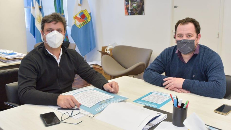 El concejal, Nicolás Cartolano, se reunió con el subsecretario de Transporte de la Provincia, Alejo Supply, con quien analizó la posibilidad de implementar la tarjeta SUBE en Azul. PRENSA N. CARTOLANO