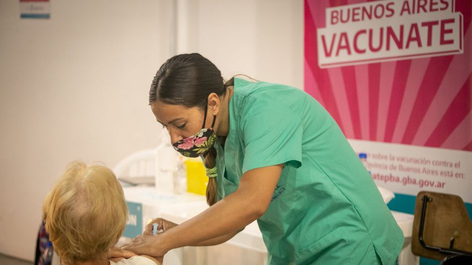 La Provincia envía 400 mil turnos para completar esquemas con dosis combinadas