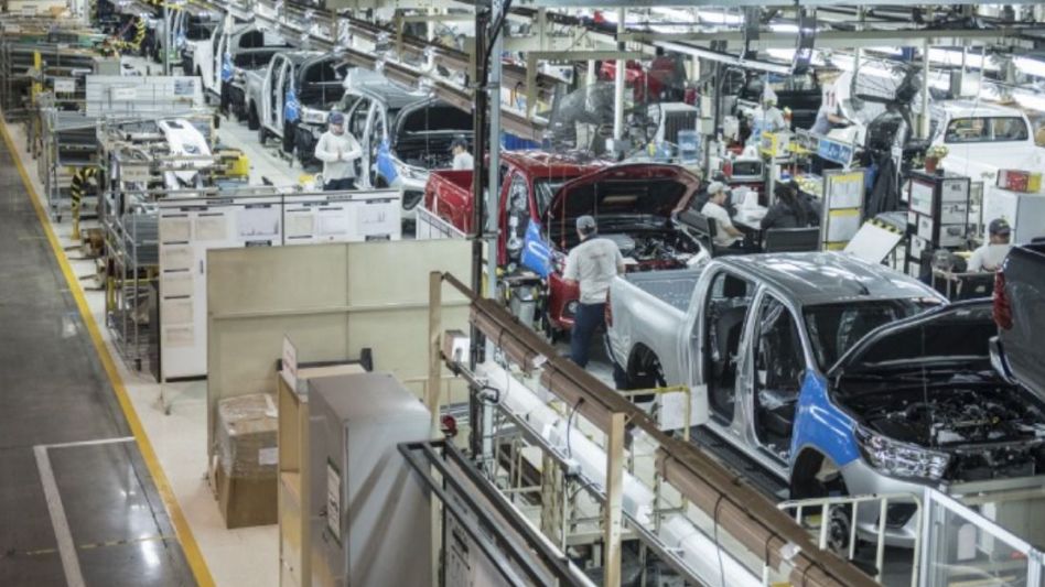 La polémica de los 200 puestos con secundario completo: ¿qué dicen Toyota y PBA?
