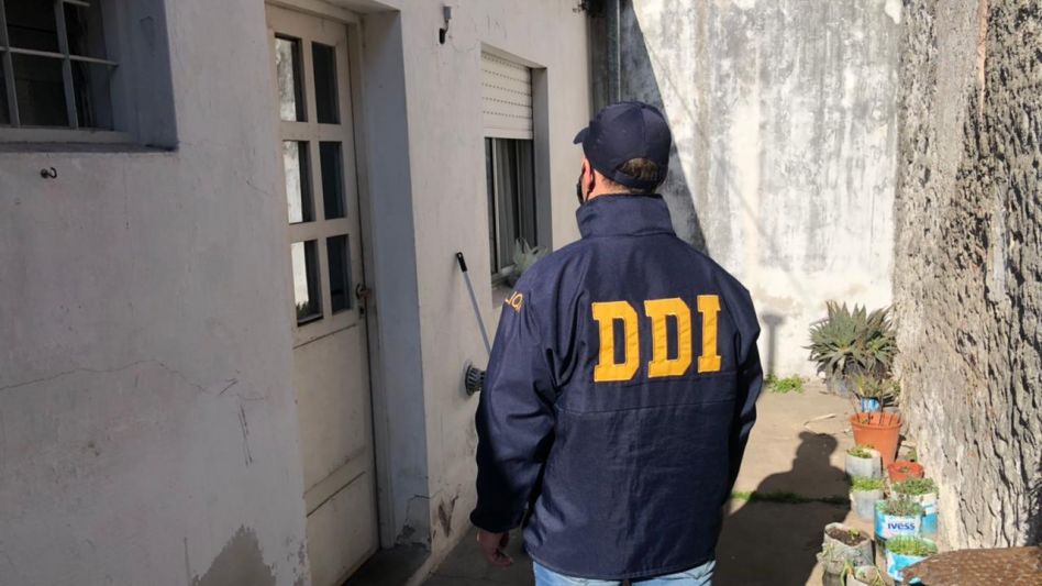 El procedimiento lo realizaron en una vivienda de esta ciudad policías de la DDI Azul. FOTOS: DDI AZUL