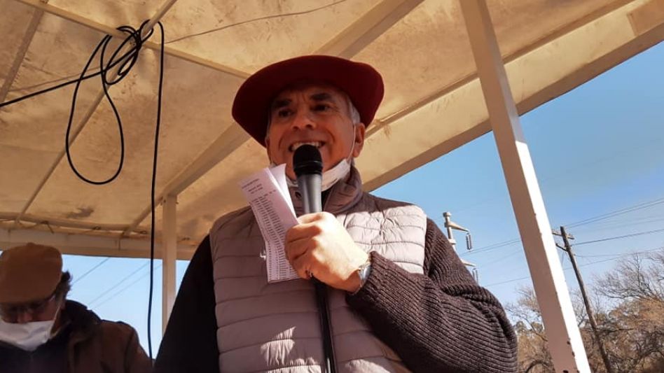 El martillero Juan José Ercazti trabajando en Bahía Blanca.
