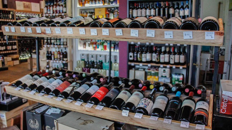 ?Hay vinos a partir de los 200 pesos?, sostuvo Agustín conversando con EL TIEMPO.   ANGIE DÍAZ JACQUOT 