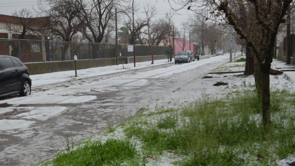 Saladillo se tiñó de blanco. (La Mañana de 25 de Mayo)