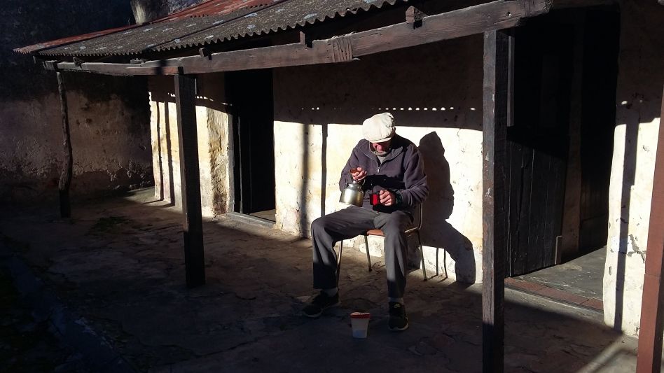 Unos mates en el rancho de Matías Enrique Lescano.