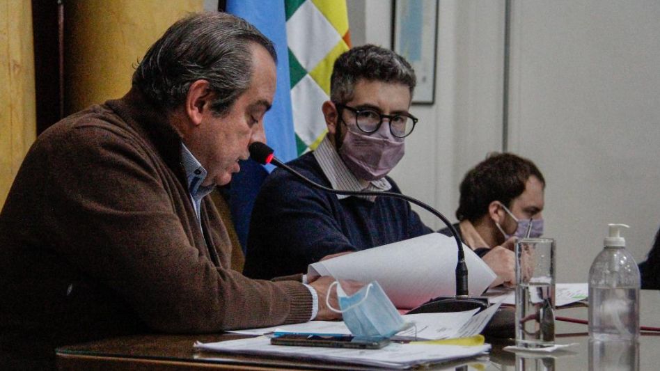 Juan Sáenz, presidente del Concejo Deliberante, junto a su secretario, Federico Castrovinci, en una de las últimas sesiones de este año.  ANGIE DÍAZ JACQUOT