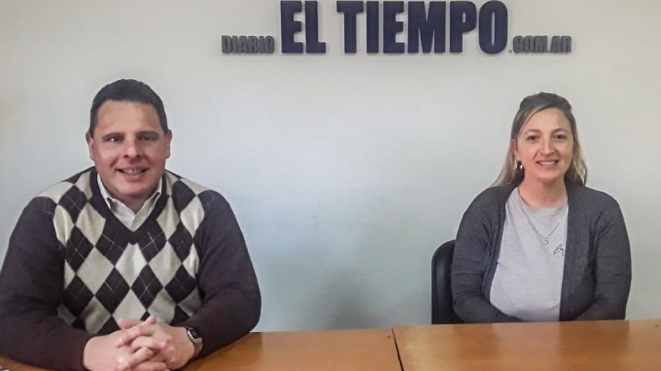 Los pre candidatos de ?Vamos con vos?, José Tedesco y Vanesa Fernández, cuando visitaron la redacción de diario EL TIEMPO. AGUSTÍN SCALCINI