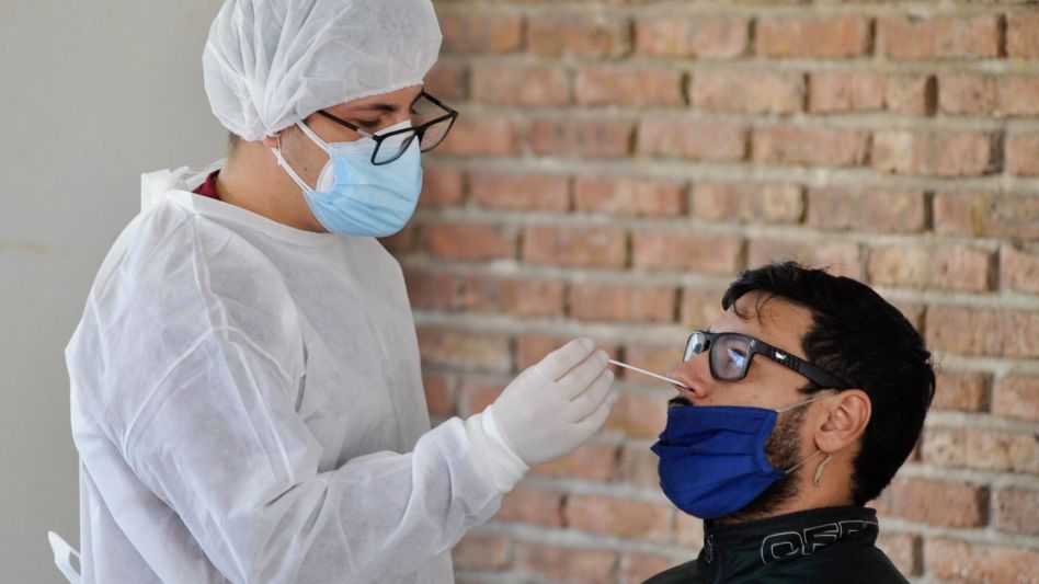Coronavirus: reportaron 8.172 nuevos contagios y otros 300 muertos