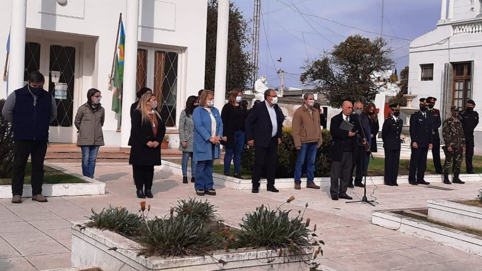 Se rindió homenaje al General José de San Martín, al cumplirse 171 años de su fallecimiento. La ceremonia se llevó a cabo en el veredón de la Municipalidad. AGENCIA GENERAL ALVEAR/RAFAEL TORRES