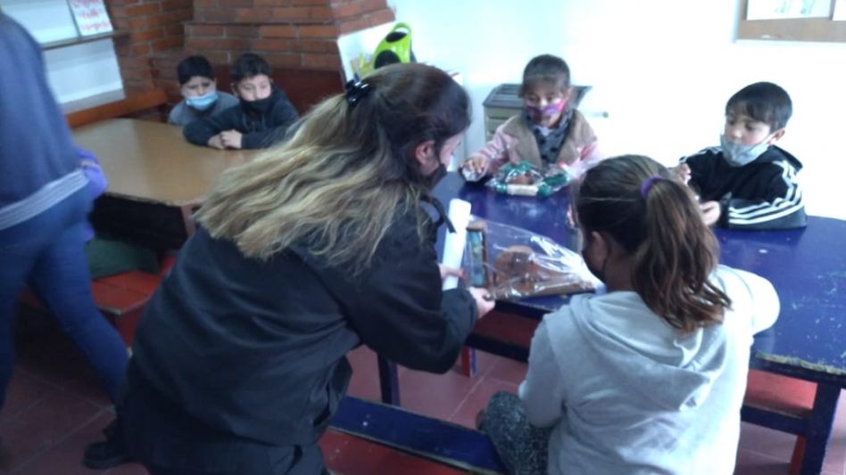 En la Unidad 2 confeccionaron   juguetes para el día de la niñez