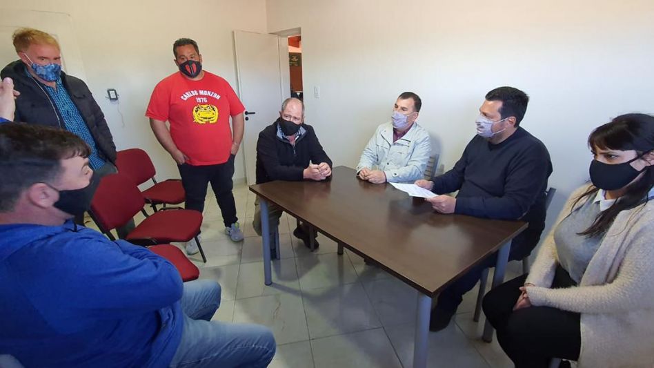 Bertellys visitó el club Huracán y una empresa agraria