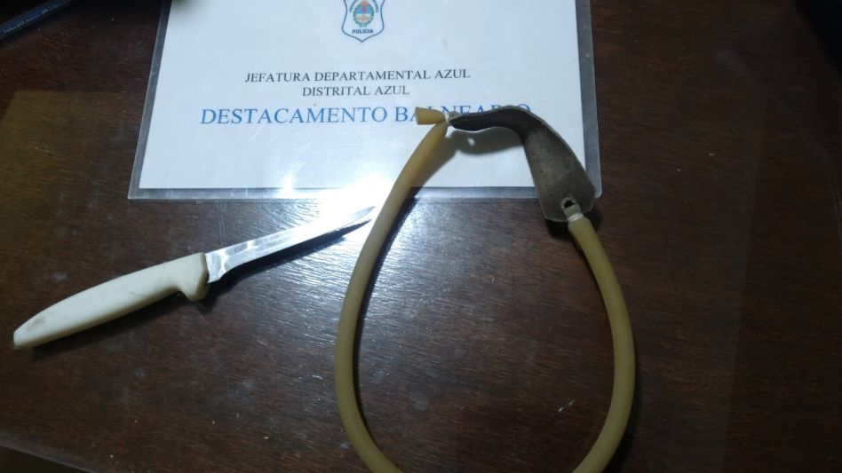 Utilizando una honda, un adolescente lesionó a un joven en el Balneario. El agresor también tenía un cuchillo FOTO: DESTACAMENTO BALNEARIO/PBA