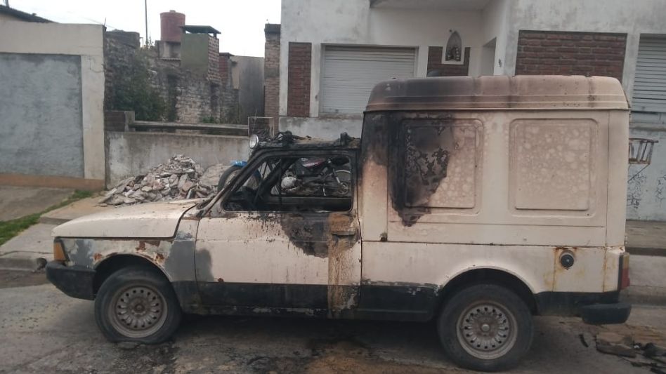 Ataques de "quemacoches" provocaron daños  de consideración en varios autos y camionetas