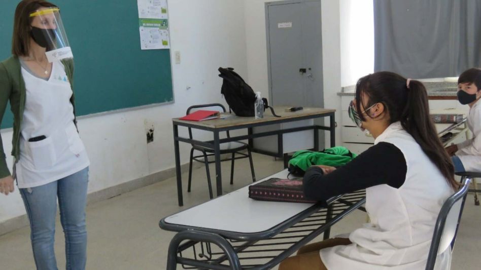 Trotta analizará con especialistas intensificar la presencialidad en las escuelas