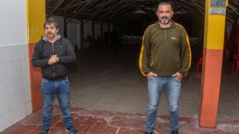 Néstor Sottile y Lucas García, integrantes de la ONG Sukah. NICOLÁS MURCIA 