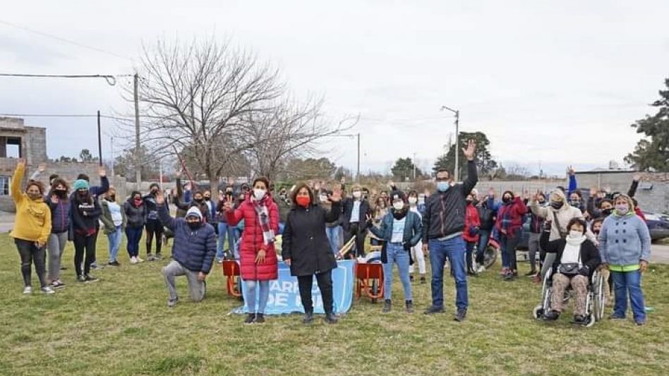Entrega de herramientas para huerta comunitaria