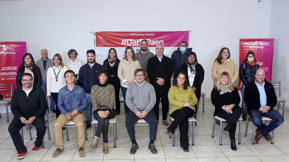La lista de Dar el Paso en Azul la encabeza Jorge Ferrarello, actual Secretario General de la AECA y Lorena Mandagarán es pre candidata a senadora provincial.  (HÉCTOR GARCÍA)