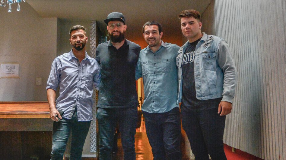 Los Cautivos de Nabucodonosor se define a sí mismo como una banda de rock y metal.