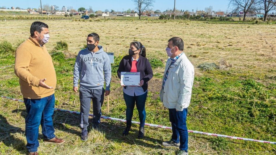 Entrega de identificación de lotes en Chacras de Bruno